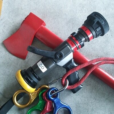 エンリステッド C 2は航続距離が長いので防衛大臣と言わず外務大臣など閣僚クラスが快適に利用できるように米軍がvipが輸送機を利用するために保有するコンテナ式の執務室 エグゼクティブコンパートメント とか持っても良いかも T Co 8v1jwrrouq