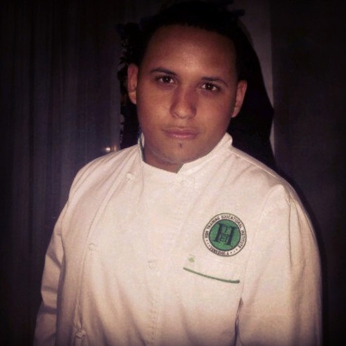 Cocinero y Estudiante de La Escuela de alto Entrenamiento Gastronomico