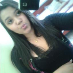 ''Sagitáriana ,Chata ,teimosa ,sincera ,feliz e super legal ,Prazer - eu *-* Me segue ?
