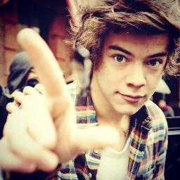 Please follow me Harry Styles , Louis Tomlinson , Liam Payne , Zayn Malik and Niall Horan !