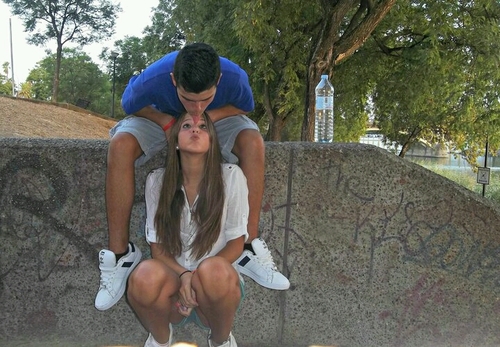 Vive tu vida de tal manera  que cuando tu mueras, todos lloren y tu rias                                             'cause your sex takes me to paradise'