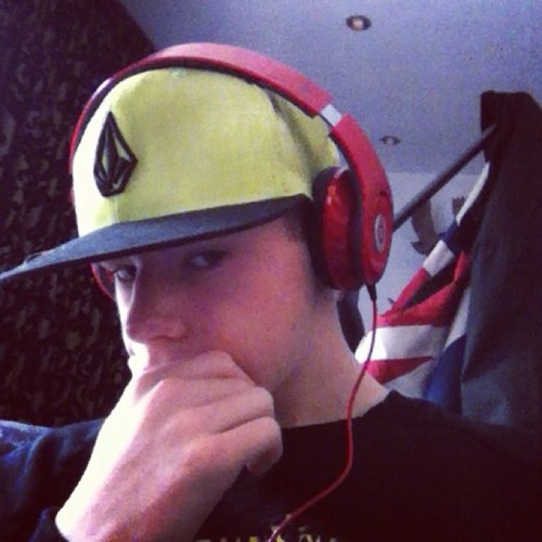 Friends,family chilling all the time Yt/Scratchunited 5,6k Zyon Whatsap vraag maar:) instagram: @Justacoolbro