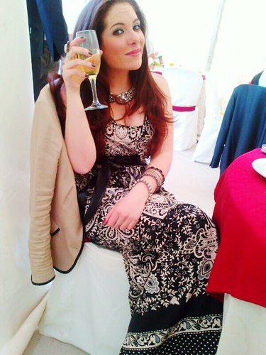 LolaMartinez_91's profile picture. Esteticista y Masajista. Gran amante de los zapatos y admiradora de Laboutin o Charlotte Olympia. Amiga de mis amigos y de la Fiesta con buena compañia!