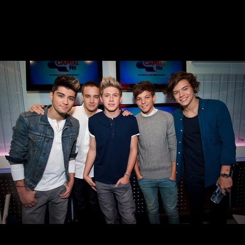 I LOVE 1D THEY ARE AMAZING AND NIALL IS MY LIFE OMG LOVE HIM AND ALSO I LOVE DANCE !!