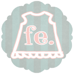 Soy Cristina Durán, y llego aquí de la mano de mi blog, feitoepunto.