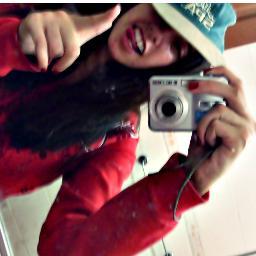 Rica, famosa, bonita e bem sucedida ( ok, não é meu caso, mais sou gente boa ) qq- ל