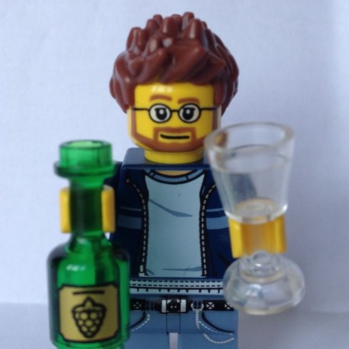 Geek chic. Fondant sculptor. Hunter of intelligence. Inventor of Gravy.Est 1985