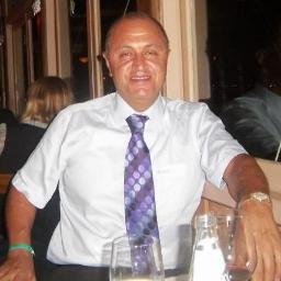 tüm canlıların haklarına saygılı,doktor,müzik ve şiir seven bir fanidir