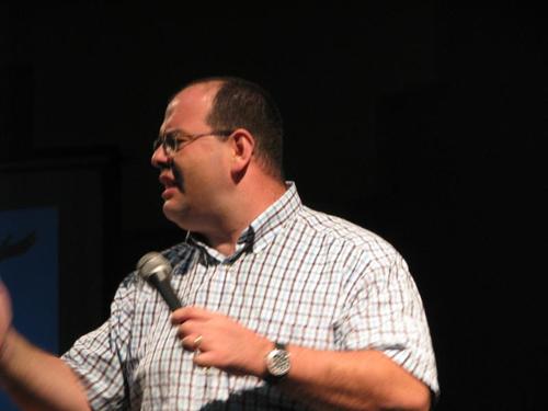 Casado com Cindi Angelo e Pastor da Igreja Metodista Livre em Portugal (Free Methodist Church).