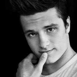 secuestrado, hermano de Peeta, soy su gemelo, soy yo quien le cubre al ser moreno #SHG