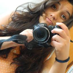 baixa,feia,chata,anti-social,irritante,paranoica,saopaulina,feliz,boba,legal,engrasada as vezes,tonta,tremente a deus