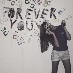 Hiii. I'm 1/15,000,000 Directioners. i can spend hours stalking 1D, yeah, its me. cant live without @onedirection 3 o ka