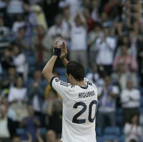 «Madridista del alma desde la cuna.» «Anticule hasta la muerte.»