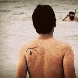 De niño tenía el pié plano.