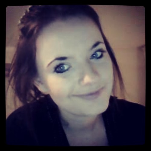 Tessa -19 jaren jong -Toerisme- Houd van shoppen,feestjes,vakanties,mijn lieve vriendjes en vriendinnetjes,lekker lachen en gek doen! - xxxx -