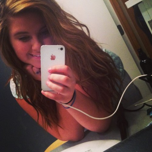 Amanda Richards 
19 and happily taken 
Cats are beautiful creatures
Follow me. I follow back