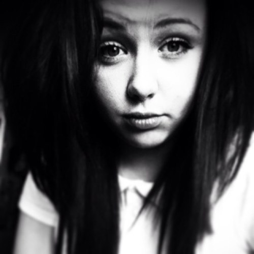 Inddiiaaaa's profile picture. I chose not to define love by gender.