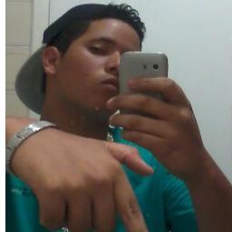 Não ligo que me olhem da cabeça aos pés..porque nunca farão minha cabeça e nunca chegarão aos meus pés!
