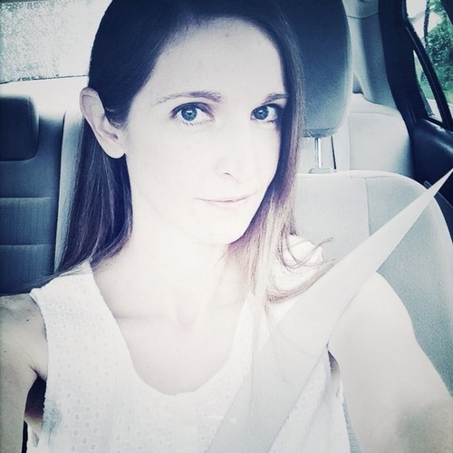 Writer. Single mom.
