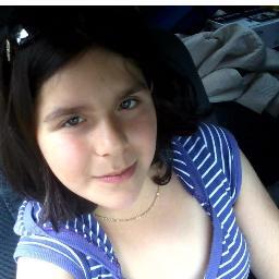 Quem eu sou :  Eu sou eu mesma uma menina passando pelos obstáculos da vida  Quem eu amo: essa princesa na foto e o resto da família Sou fã : da minha mãe 3