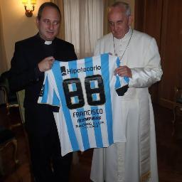 Soy maestro de Tango, Milonga y Vals,  me gusta la buena Música y la Política, , Simpatizante de Racing.