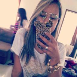 Não brigue, não discuta. Pessoas invejosas você derruba com um belo sorriso! meu fc *-*  @jbieberfavorite