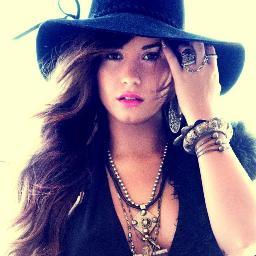 I'm lovatics,huge DEMI fan.in love with cimorelli 4/6.the wanted is my CRUSH,1direction is so CUTE,little mix is so COOL,justin B I'm ADORE you! :*