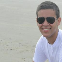 Paulista, estudante, libriano e vegetariano.