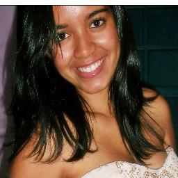 Sou uma simples jovem de apenas 18 anos levantada por Deus com mãos fortes para fazer a diferença nessa nação...#Serva do Deus altíssimo!