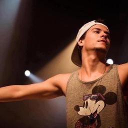 Eu queria mesmo é ser um anjo, pra te proteger de toda a maldade desse mundo, te acompanhar onde quer que você fosse e poder te ver dormir.. @Aguiarthur ಌ