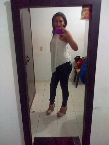 Vivo mi vida a mi manera gusteles o no, responsable en mi trabajo y enamorada d la vida.♥
