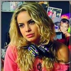Não sou difícil as pessoas é que desistem rápido demais Contatos: robertamessioficiall@hotmail.com