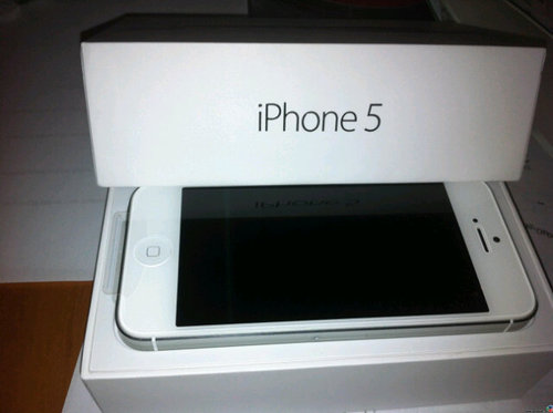 Esta es Tu oportunidad De ganar unos de Nuestros equipos entre esos un Iphone 5 con tan solo participar en nuestros Tweets... Suerte..