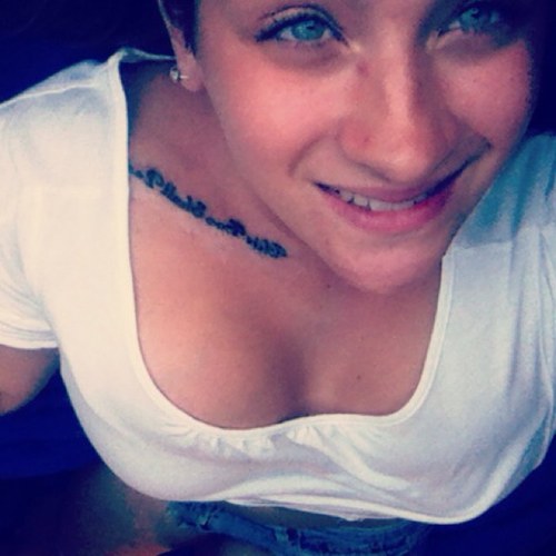 Brandileigh 18yrs young. Senior at southern. Stay real. I always follow back.