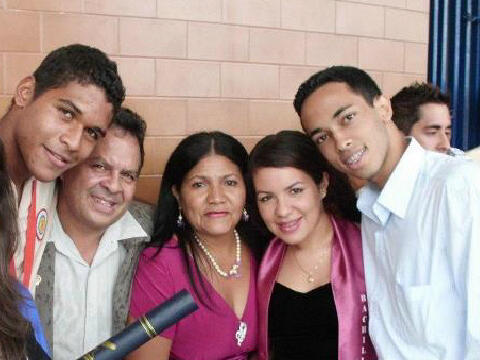 Venezolanisima, Varguista,  UCEVISTA y Médico en construcción. Hija de un gochito y una caraqueña con raíces italianas.