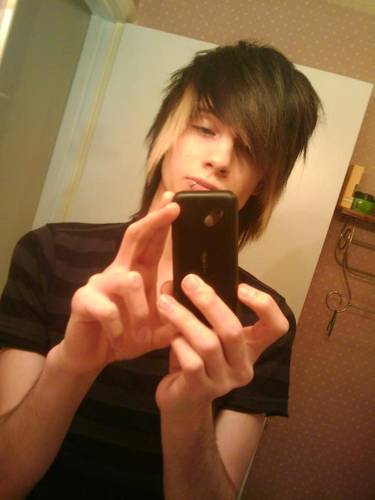 19/Single/Gay/follow me/ talk to me?/ ask for a follow back