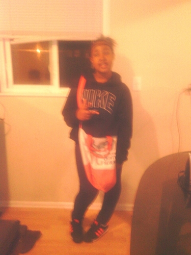 ayee f o l l o w  M E I FOLLOW BAC  i want misguide youu