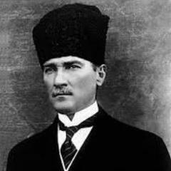 Hayatta en hakiki mürşit ilimdir. 
Bilimden sapmamak gerekir.