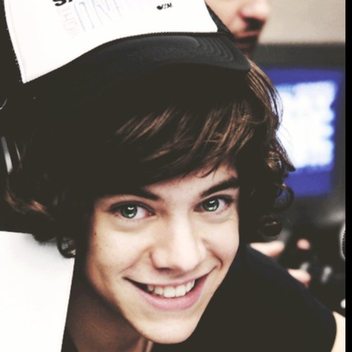 please follow me I love you @Harry_Styles