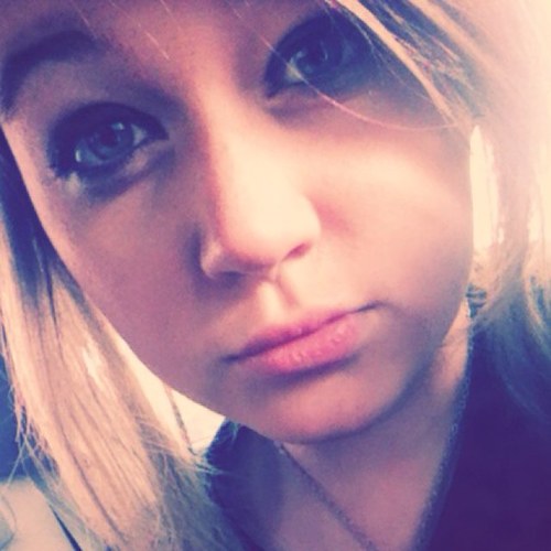 Heeyylloo Im Katelyn!!:3 Umm Ask for a follow back, TNE, BTC, 1D, Janoskians, Liberty Deep Down. Look them up on youtube^_^ xox