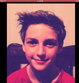 Salut , j'mappelle Louis ! J'ai 13 ans et je fait des video sur youtube ! Oubliez pas de me follow svp !