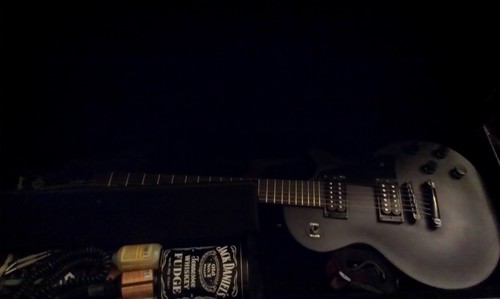 Ilustrador,guitarrista mediocre,biciclista piloto de coches a 1:32,barbudo y padre de los que cantan el Enter the Sandman como nana