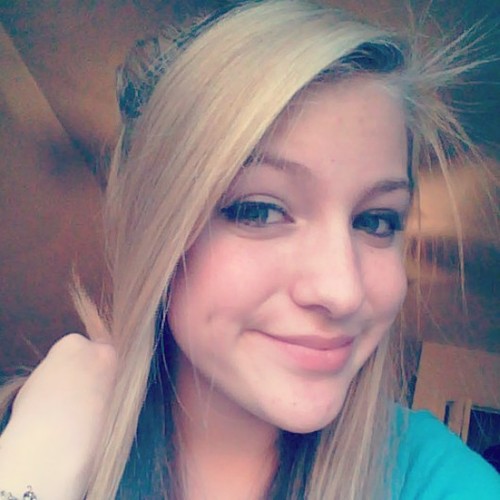 hey my name is lindsey and if u follow me i will always follow back because i am nice like