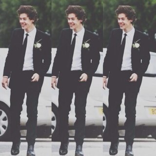 Hi dont follow this account please go follow @vanilIalirry shes so close to her goal!!
