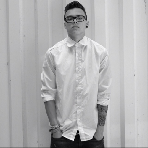 Tatted, dancer, musician, teenmom, bass player of Divertido.