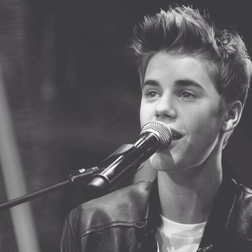 I'll grow old with Justin Bieber #truebelieber Follow me on instagram : @studdedheartbeats