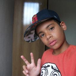 gosto de vidio game amo futebol estudo no sesi sou um garoto esperto,legal,fanquero,amigavel,gosto de tiro.