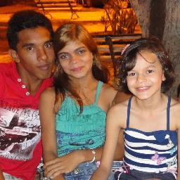 oi sou a gisele tenho 3 irmas  gemias 2 delas  mi s//////;