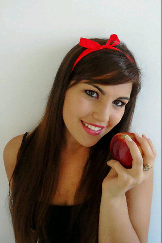 barbie_spinella's profile picture. Los objetos fueron hechos para ser usados. Las personas para ser amadas. El mundo va mal porque se usan a las personas y se aman a los objetos.