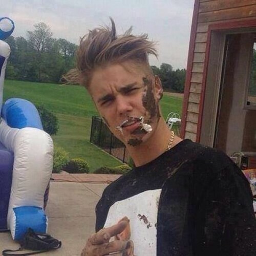 Menina? No, MESNINA. Style? No, SWAG. Hour? 00:56. Inspiration? Kidrauhl. Pride? @justinbieber